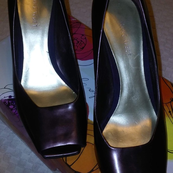 Nine West Wedge Leather Peep Toes, sz 8 - Picture 3 of 8